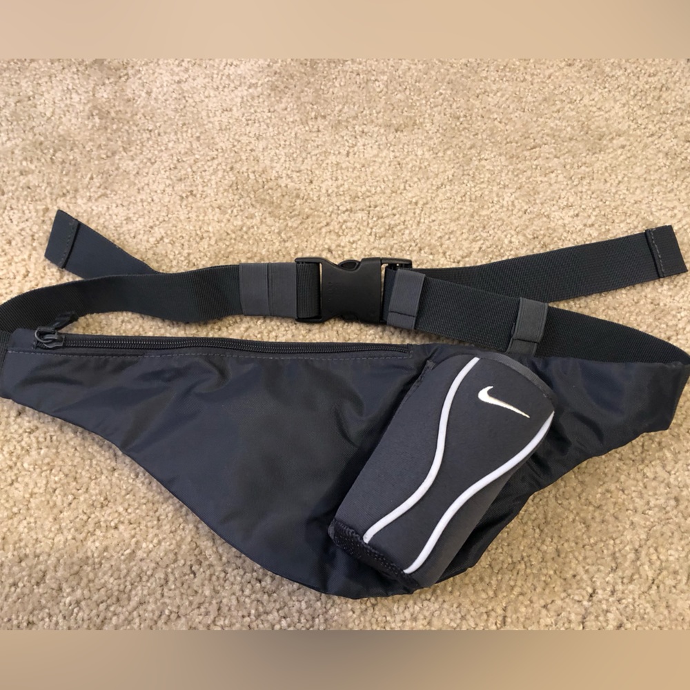 Nike waist pack, unisex, holds water bottle, zipper compartment for valuables